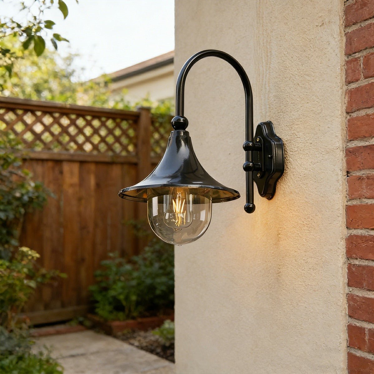 Horn Shaped Outdoor Wall Light with E27 LED Bulb