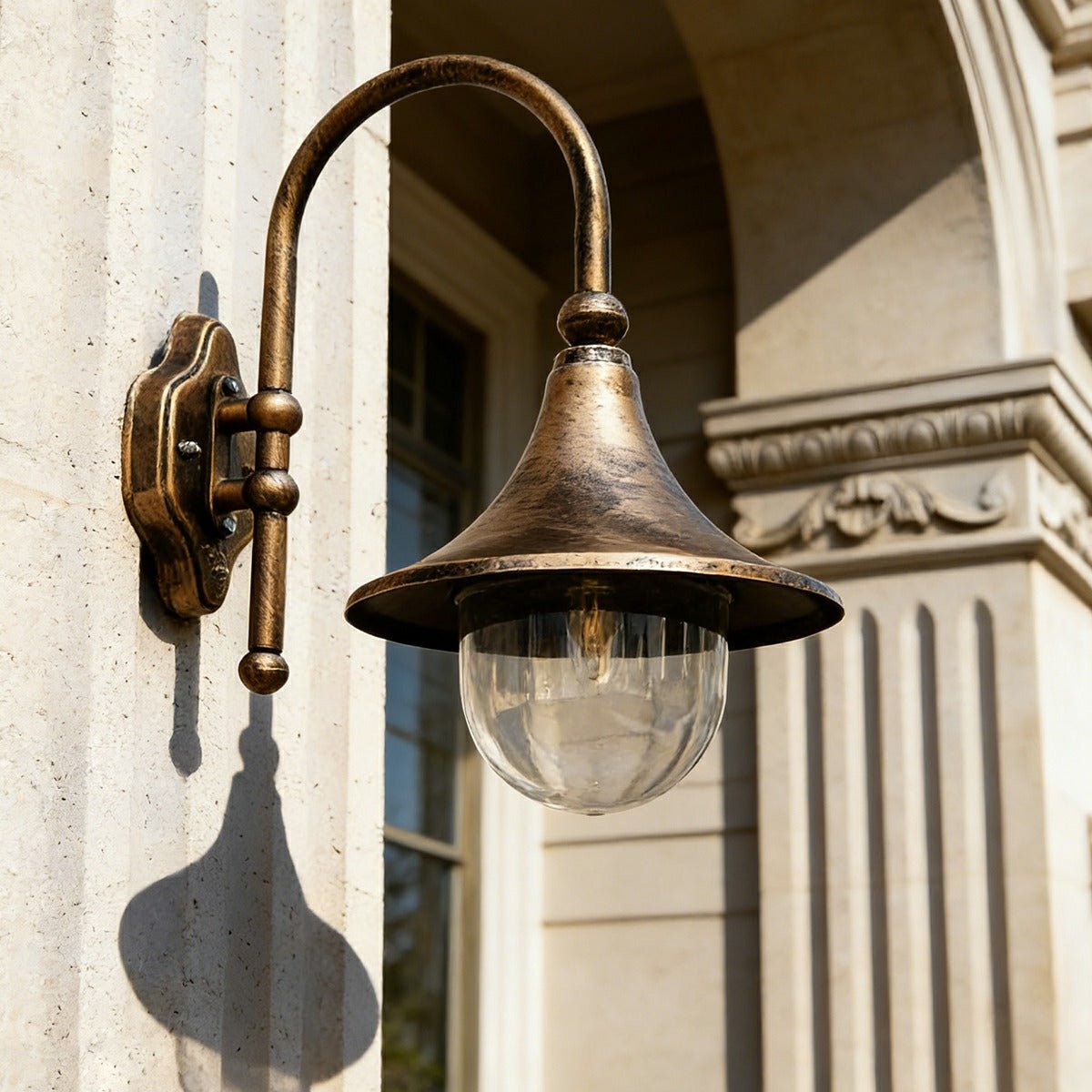 Horn Shaped Outdoor Wall Light with E27 LED Bulb