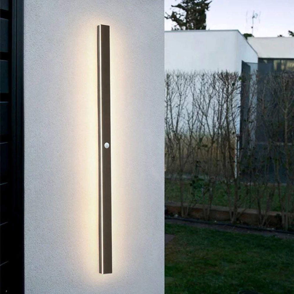 Metal Acrylic Outdoor Wall Light with LED SMD Base and IP65 Rating