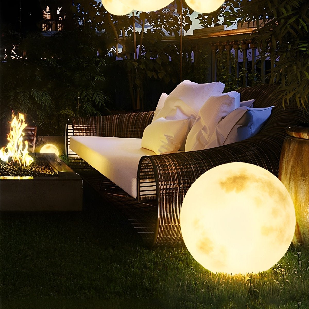 Moon Ball Outdoor Landscape Light with LED Solar Power